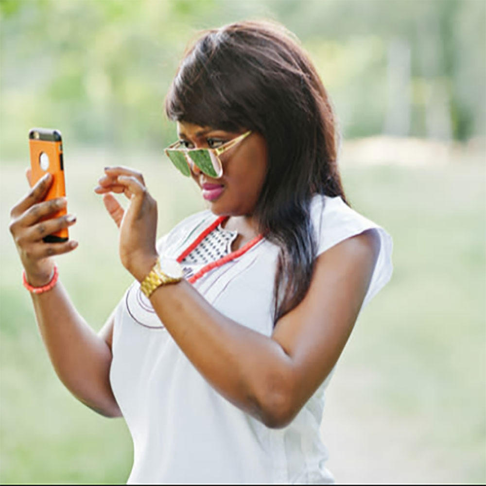 عینک آفتابی پلاریزه و صفحه نمایش LCD